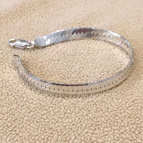 Vintage Jewelry - Vintage Sterling Silver Herringbone Bracelet